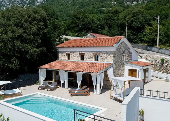 Casa Di Nika Private Heated Pool And Jacu - Happy Apartment *