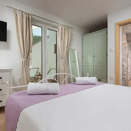 Casa Di Nika Stone Villa With Pool & Jacuzzi