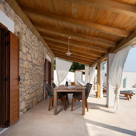 펜션 Casa Di Nika Stone Villa With Pool & Jacuzzi *