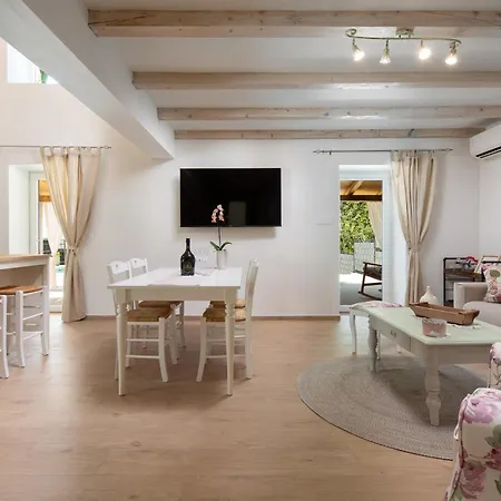 펜션 Casa Di Nika Stone Villa With Pool & Jacuzzi 브리비르