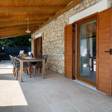 Casa Di Nika Stone Villa With Pool & Jacuzzi 브리비르