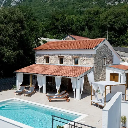 Casa Di Nika Stone Villa With Pool & Jacuzzi 펜션 *