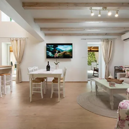 펜션 Casa Di Nika Stone With Pool & Jacuzzi
