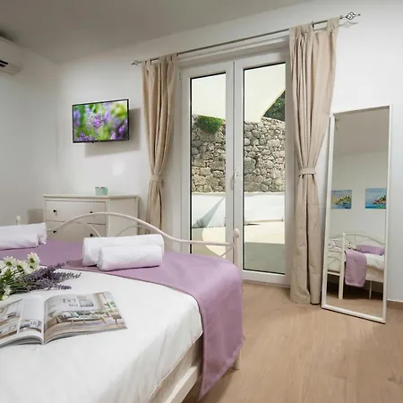 Casa Di Nika Stone With Pool & Jacuzzi